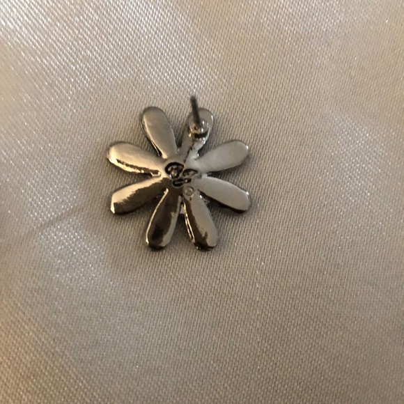 Betsey Johnson Silver Tone Ohh A Daisy Stud Earrings Crystal Accents NWT - Picture 10 of 13